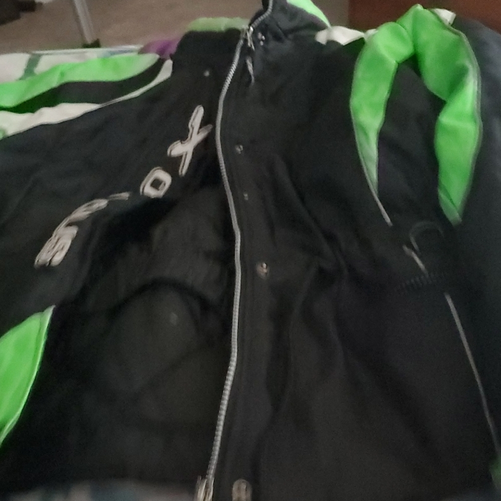 Like new never worn🥶Men Snow Pro green & Blk Winter Sports Jacket